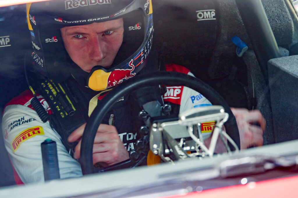 RallyFunJapan | WRC RALLY FINLAND 2023 DAY2 : 首位エバンス、スニネンは表彰台を狙う RallyFunJapan | WRC RALLY FINLAND 2023 DAY2 : 首位エバンス、スニネンは表彰台を狙う
